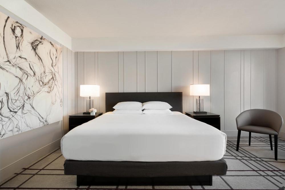 Deluxe King Room interior